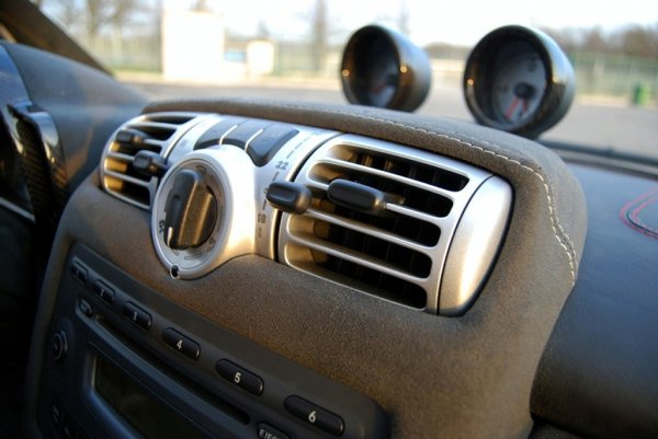 Aznom smart Tender to track.